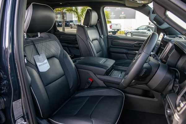 2026 RAM 1500 Limited I6 Rb Night Carousel 9