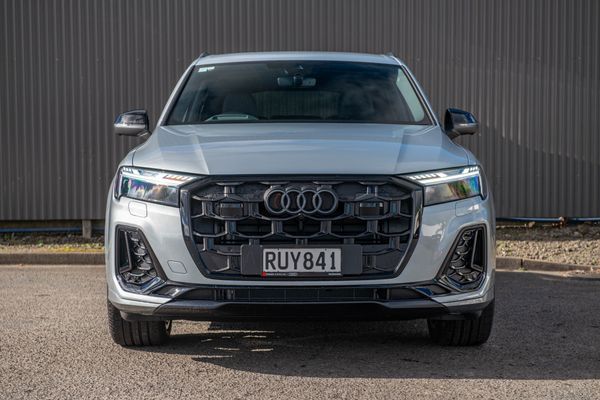 2026 Audi Q7 50 TDI 210kW S line quattro Carousel 1