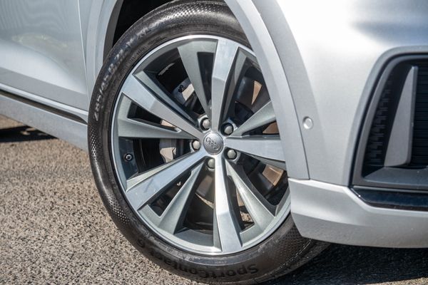2019 Audi Q8 3.0TDI 210kW S line quattro Carousel 4