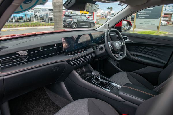 2026 MG HS EXCITE HYBRID+ Carousel 14