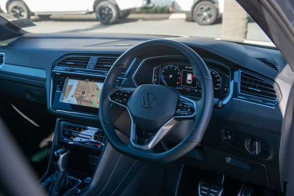 2021 Volkswagen Tiguan TSI R-Line 4Motion 2.0 Carousel 10