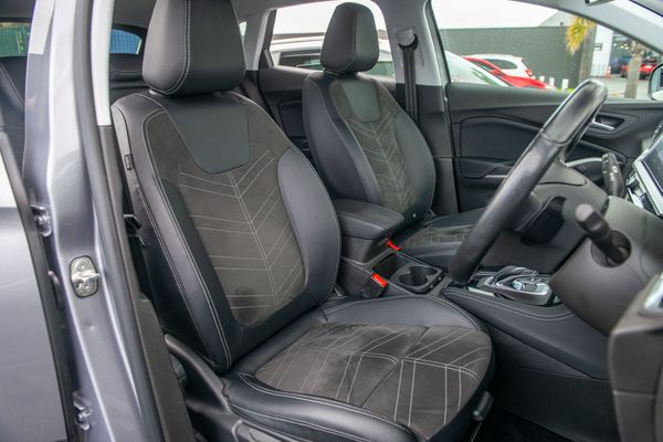 2023 Opel GRANDLAND Sri 1.2Pt/8At/Sv Carousel 10