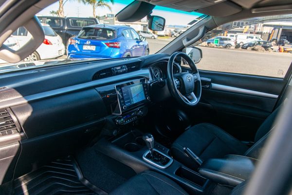 2022 Toyota Hilux Sr5 Td Dc 2.8Dt Carousel 14