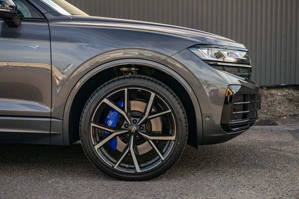 2026 Volkswagen Touareg R Phev Carousel 6