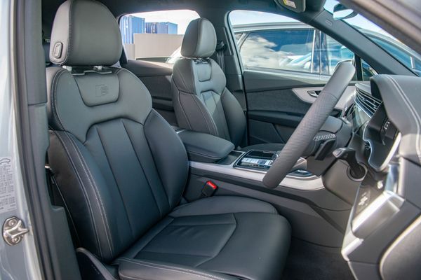 2026 Audi Q7 50 TDI 210kW S line quattro Carousel 9