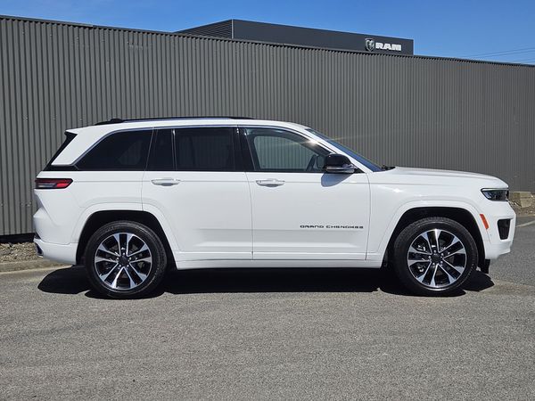 2024 Jeep Grand Cherokee Overland 3.6P/4Wd Carousel 1