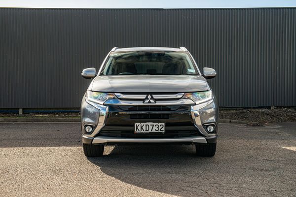 2017 Mitsubishi Outlander Xls 2.0P/Cvt Carousel 1