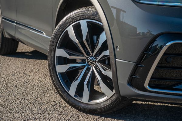 2021 Volkswagen Tiguan TSI R-Line 4Motion 2.0 Carousel 5