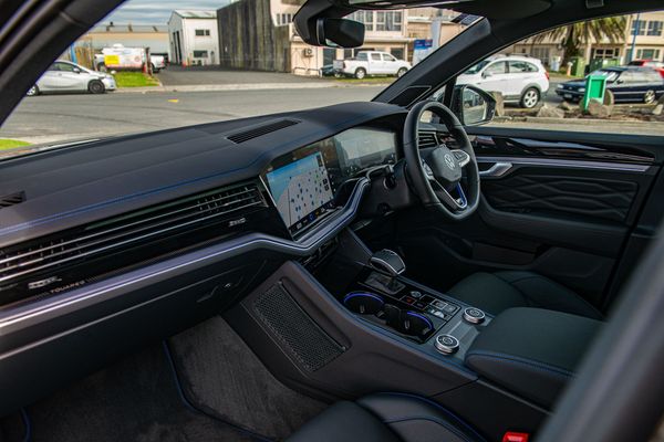 2026 Volkswagen Touareg R Phev Carousel 17