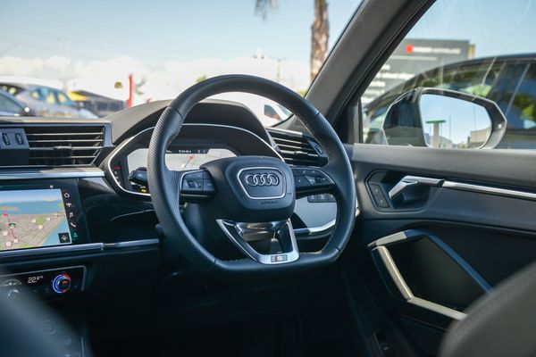 2025 Audi Q3 35 1.4TFSI Dynamic Black Edition Carousel 13