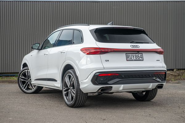 2026 Audi Q5 2.0TFSI MHEV+ S line quattro Carousel 8