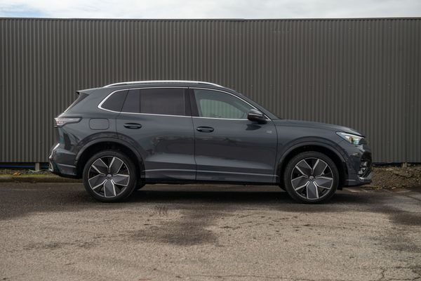 2026 Volkswagen Tiguan R-Line AWD with Touring Package Carousel 4