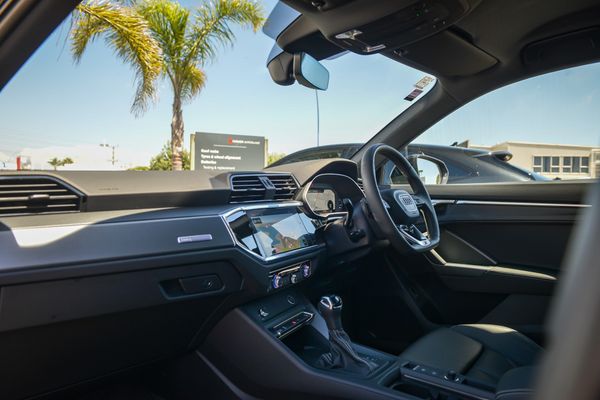 2025 Audi Q3 35 1.4TFSI Dynamic Black Edition Carousel 15