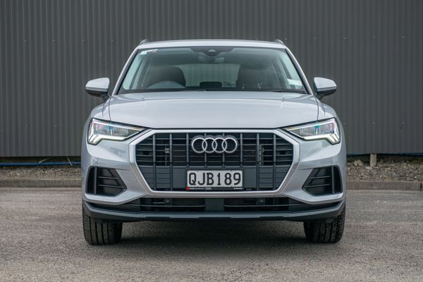 2023 Audi Q3 45 TFSI e 180kW PHEV Carousel 1