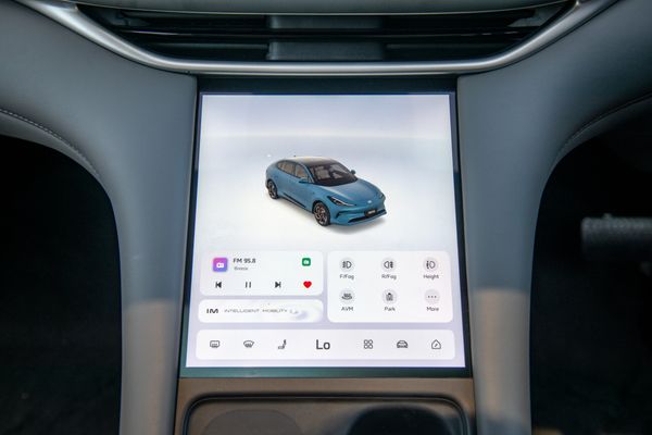 2026 MG IM6 PERFORMACE 100KWH Carousel 15