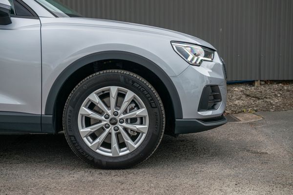 2023 Audi Q3 45 TFSI e 180kW PHEV Carousel 2