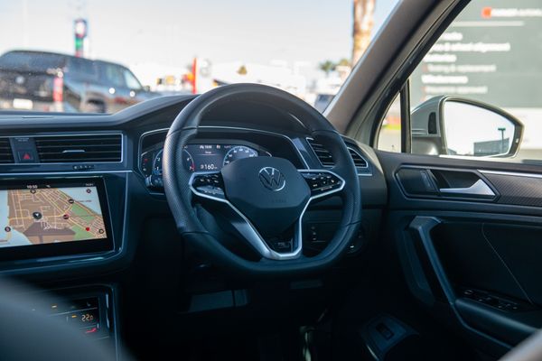 2021 Volkswagen Tiguan TSI R-Line 4Motion 2.0 Carousel 14