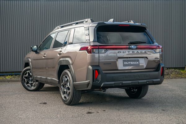 2026 Subaru Outback Touring 2.5P/Awd Carousel 3