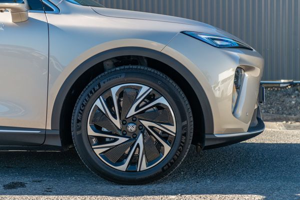 2026 MG S6 ESSENCE AWD Carousel 7