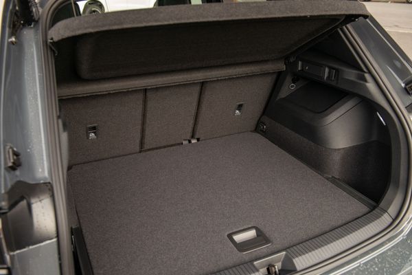 2026 Volkswagen Tiguan R-Line AWD with Touring Package Carousel 16