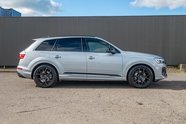 2026 Audi Q7 50 TDI 210kW S line quattro Carousel 4