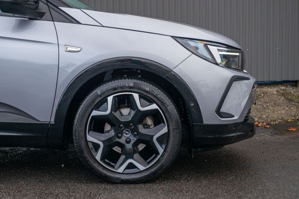 2023 Opel GRANDLAND Sri 1.2Pt/8At/Sv Carousel 6