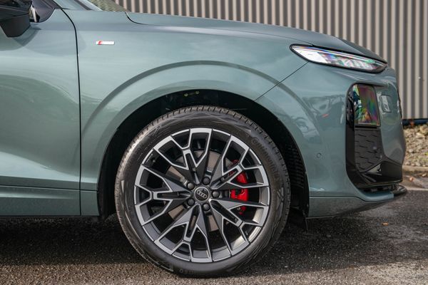 2026 Audi Q3 2.0TFSI 195kW S line quattro Carousel 6