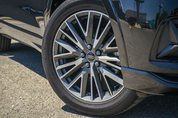 2025 Audi Q3 35 1.4TFSI Dynamic Black Edition Carousel 3