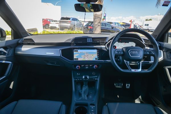 2025 Audi Q3 35 1.4TFSI Dynamic Black Edition Carousel 11