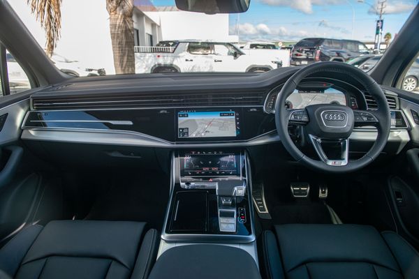 2026 Audi Q7 50 TDI 210kW S line quattro Carousel 11
