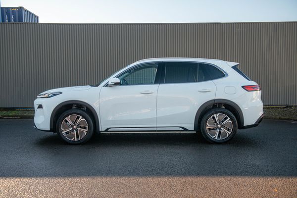 2025 Geely Starray EM-i Complete Phev/At Carousel 6