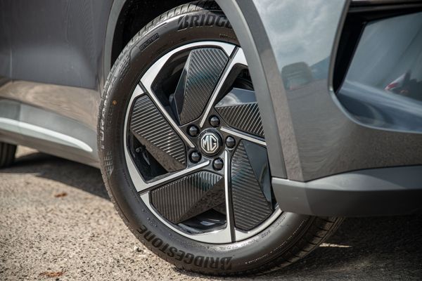 2026 MG S5 ESSENCE 62KWH Carousel 5