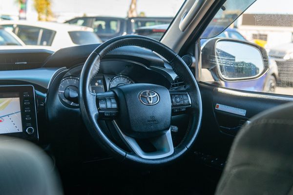 2022 Toyota Hilux Sr5 Td Dc 2.8Dt Carousel 13