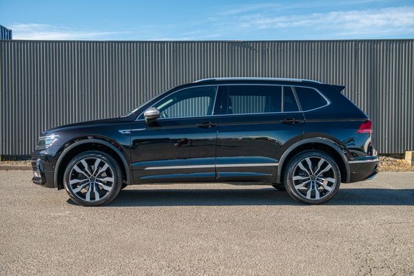 2020 Volkswagen Tiguan Allspace TSI R-Line 4Motion 2.0 Carousel 8