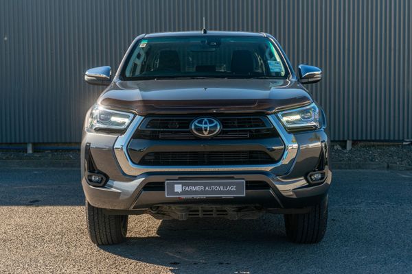 2022 Toyota Hilux Sr5 Td Dc 2.8Dt Carousel 1