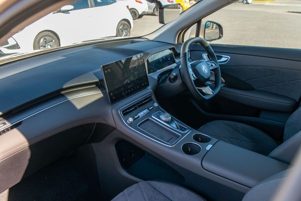 2026 MG S6 ESSENCE AWD Carousel 15