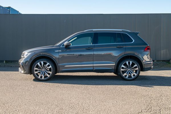 2021 Volkswagen Tiguan TSI R-Line 4Motion 2.0 Carousel 8