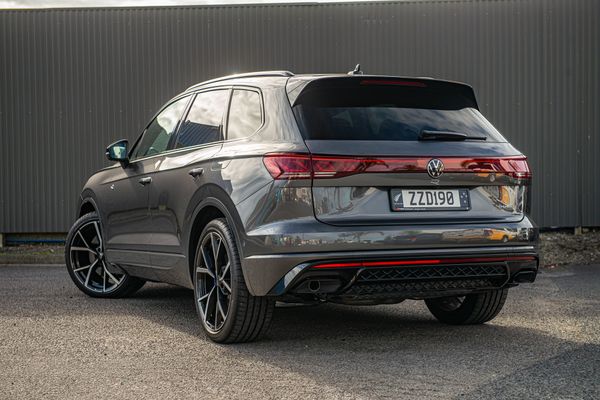 2026 Volkswagen Touareg R Phev Carousel 8