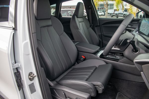 2026 Audi Q5 2.0TFSI MHEV+ S line quattro Carousel 12