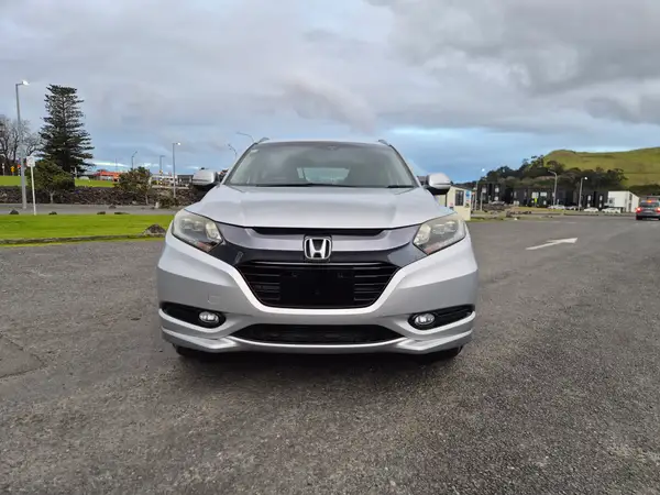 2015 Honda Vezel Z Hybrid Carousel 1