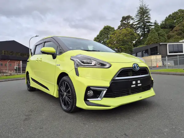 2015 Toyota Sienta Hybrid G - Package 1500cc 7 Seater Carousel 10