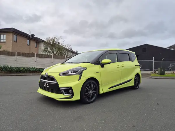 2015 Toyota Sienta Hybrid G - Package 1500cc 7 Seater Carousel 8