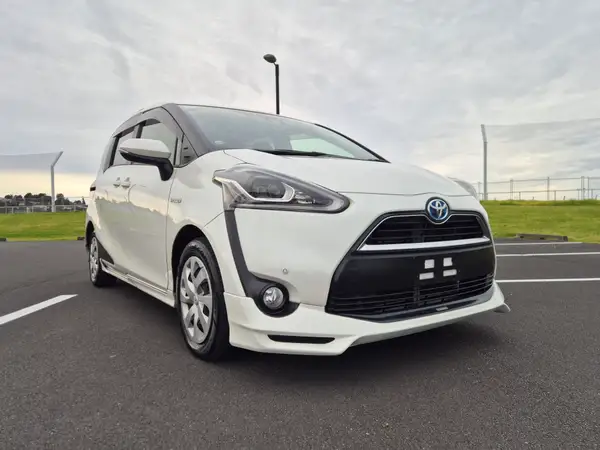 2017 Toyota Sienta Hybrid G - Package 1500cc | 7 Seater Carousel 9