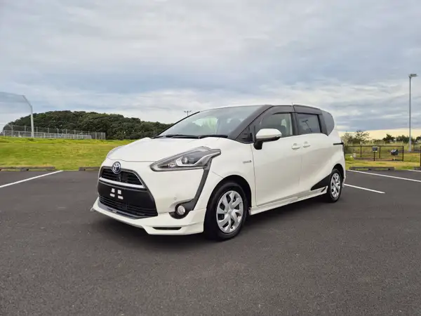 2017 Toyota Sienta Hybrid G - Package 1500cc | 7 Seater Carousel 10