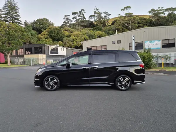 2017 Honda Odyssey Absolute x | 2400cc Petrol | 8 Seater | Fresh Import Carousel 7