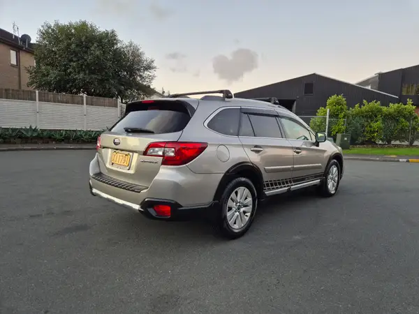 2015 Subaru Outback 2500cc Petrol Carousel 3