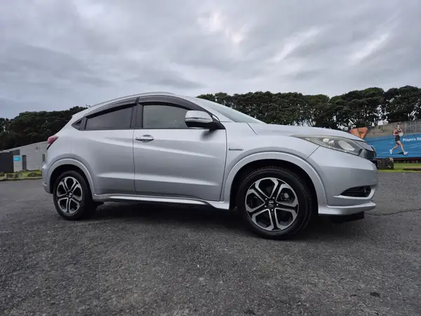 2015 Honda Vezel Z Hybrid Carousel 10