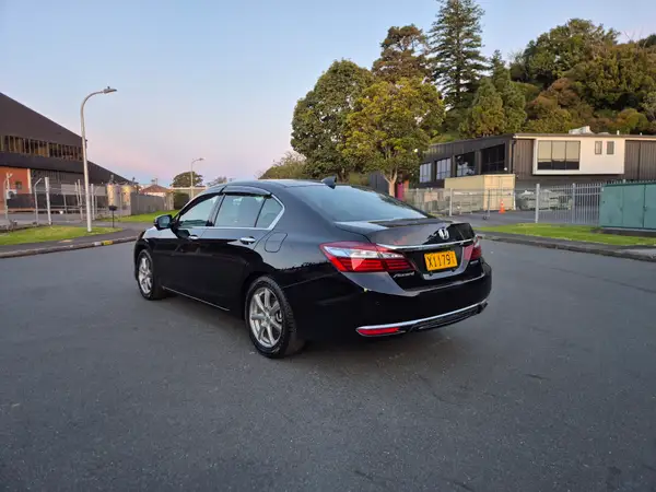 2017 Honda Accord Hybrid LX Carousel 6