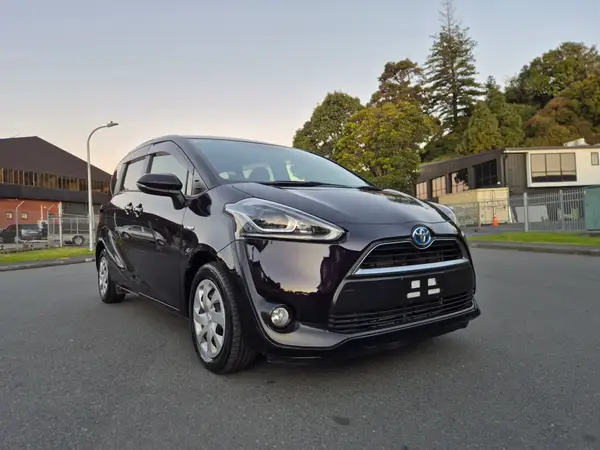 2018 Toyota Sienta Hybrid 1500cc | G Cuero Trim - Package | 7 Seater