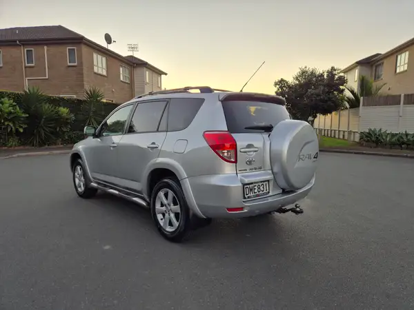 Toyota RAV 4 | Limited Wagon 4A | 2400cc | 4WD Carousel 5